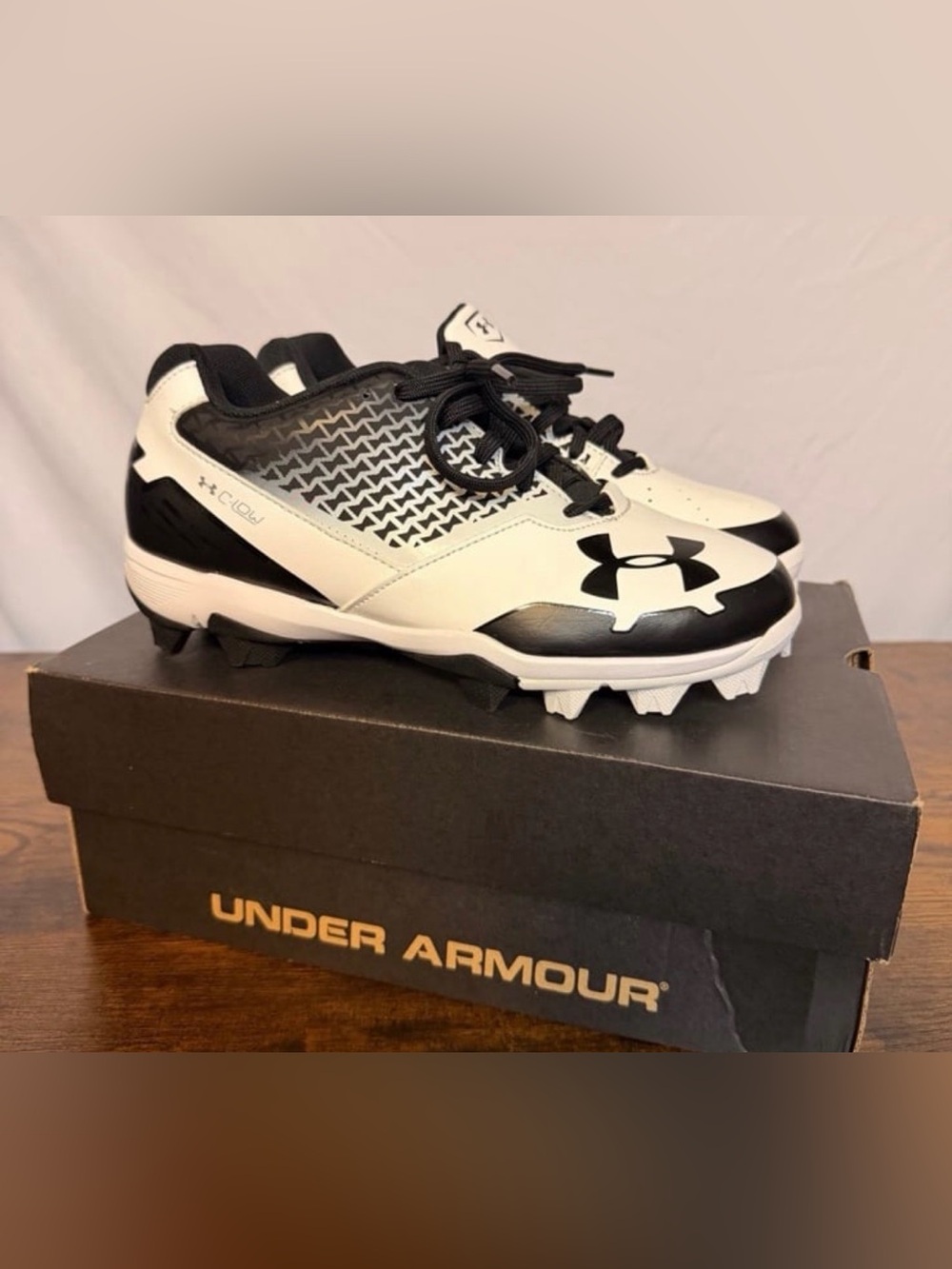 Under Armour UA C-Low RM Mens, Size 6 Style 1299910-011